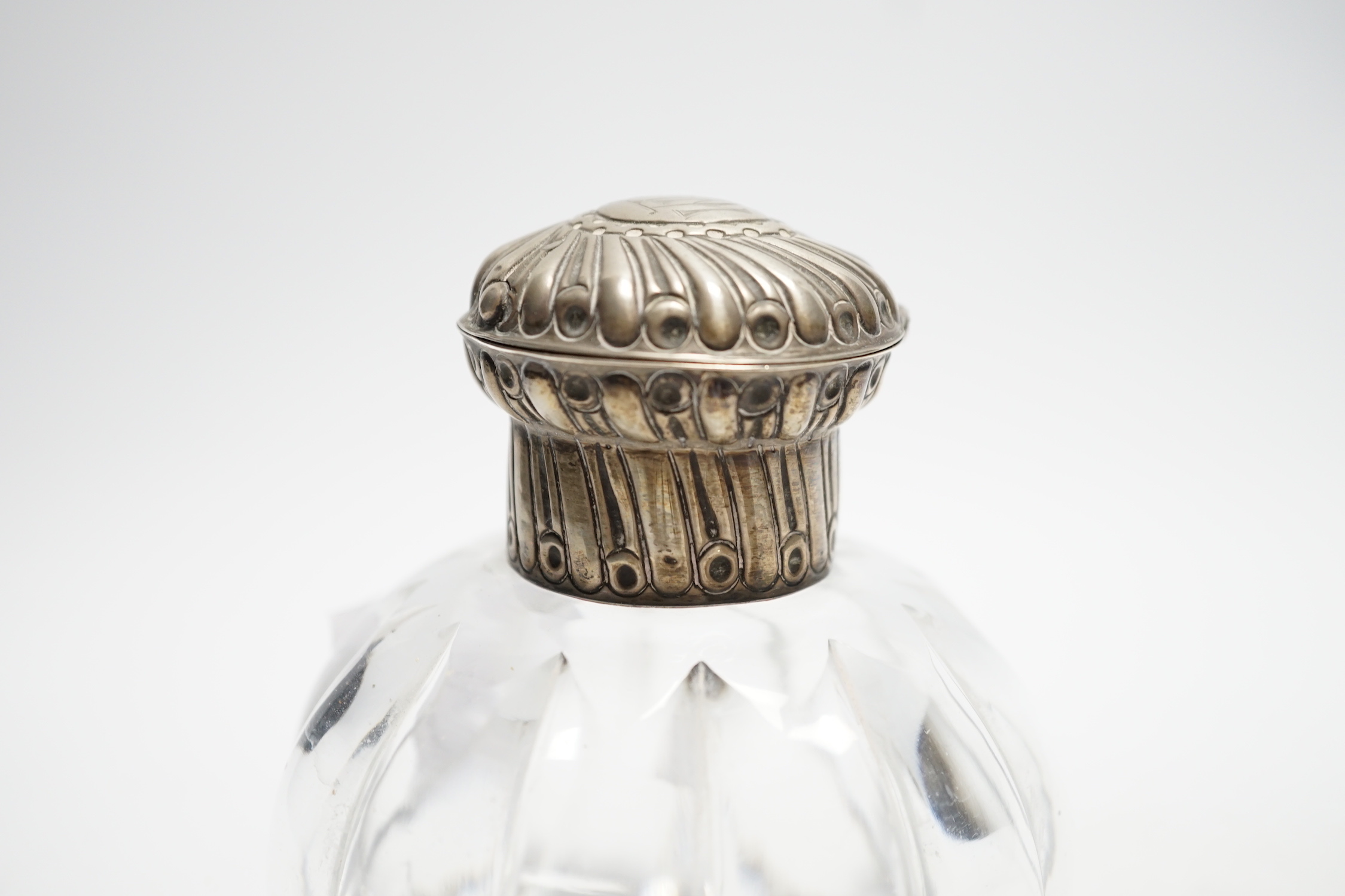 A Victorian silver mounted glass scent bottle, London, 1886, 11.2cm.